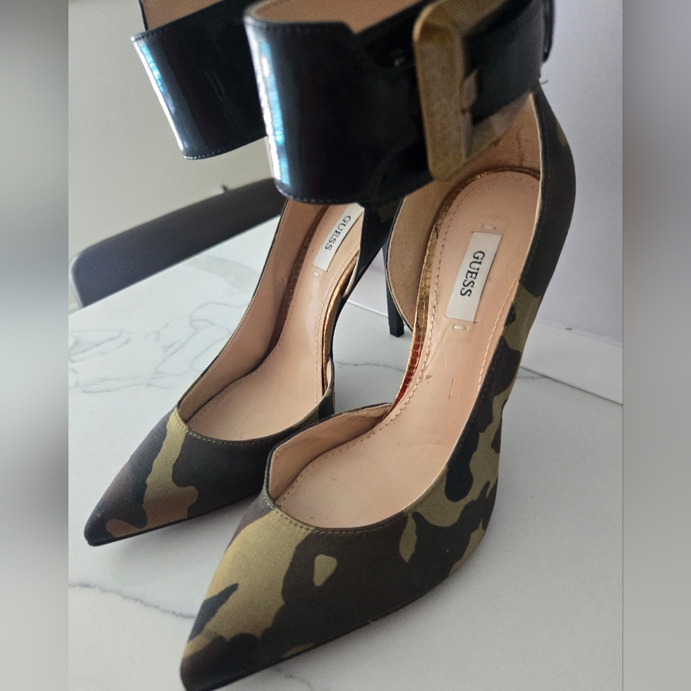 GUESS Women's Camouflage Pumps 6.5